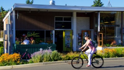 Bikes-at-Streamliner-Diner_Bainbridge-Island_forweb