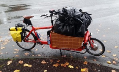 Loaded cargo bike at Costco. Pic by Glen Buhllmann, Seattle, 2015