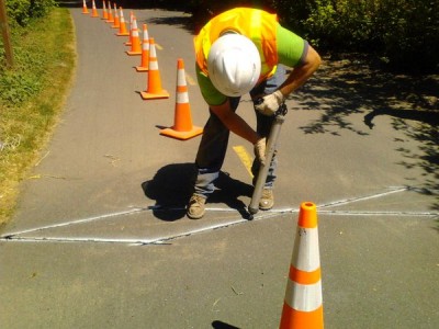 Installation of a bicycle/pedestrian counter, Redmond, WA, 2015. Pic by Washington Bikes.