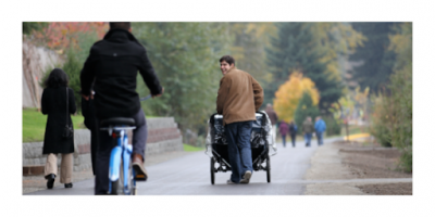 Bikes and families sharin the East Lake Sammamish Trail